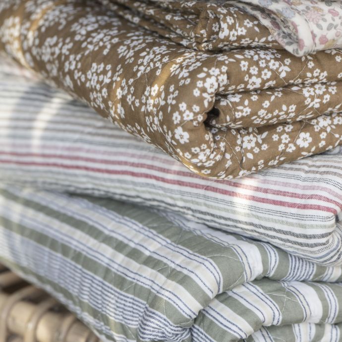 Prošívaný přehoz Multicoloured Stripes 130x180 cm