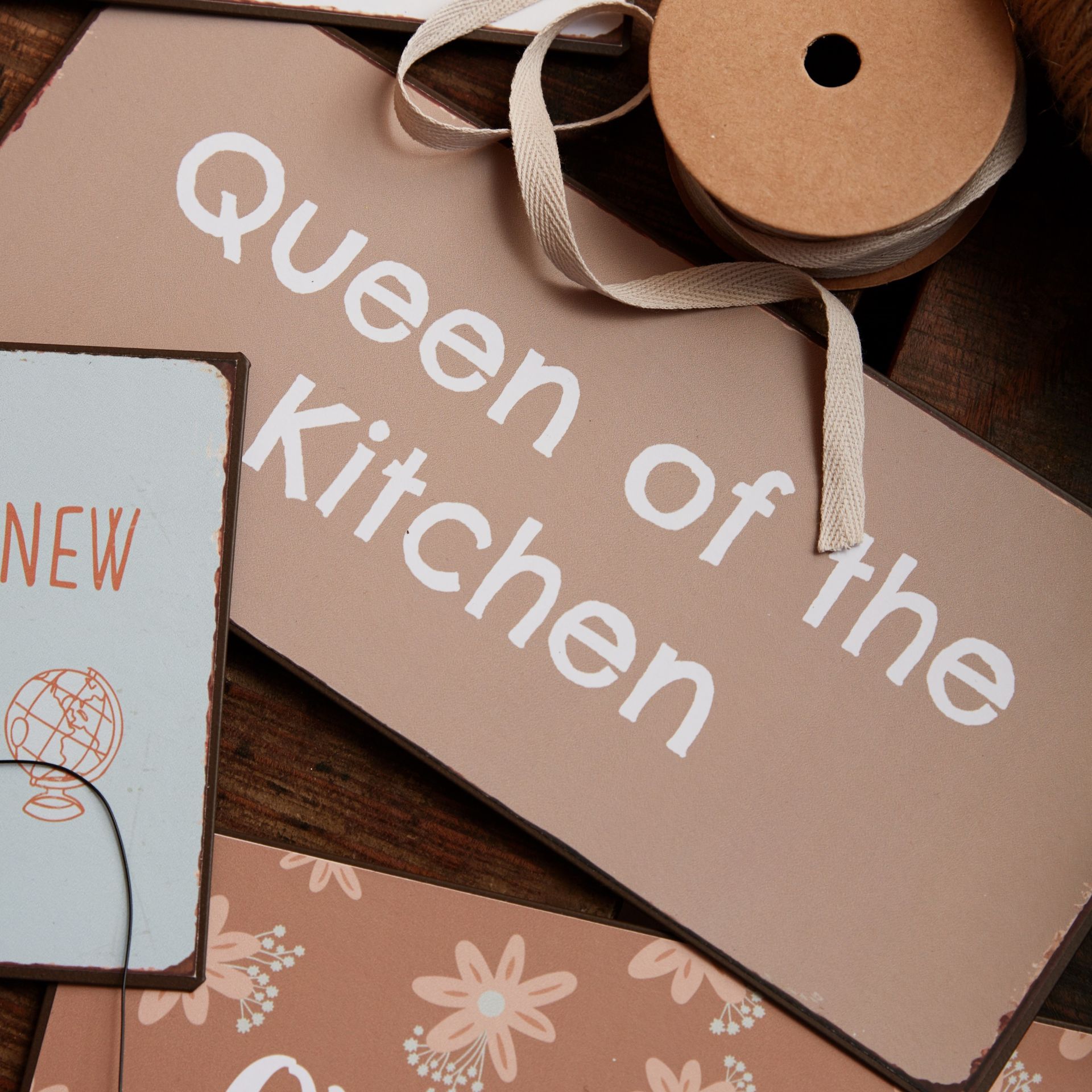 Plechová cedule Queen of the Kitchen