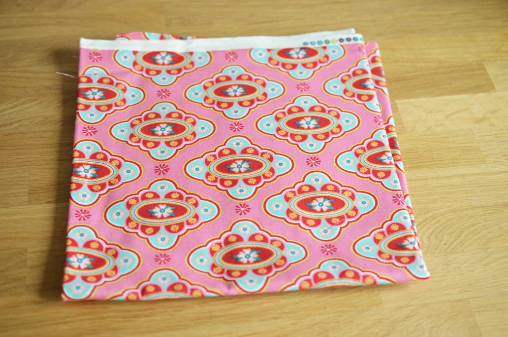 Ornament na růžové