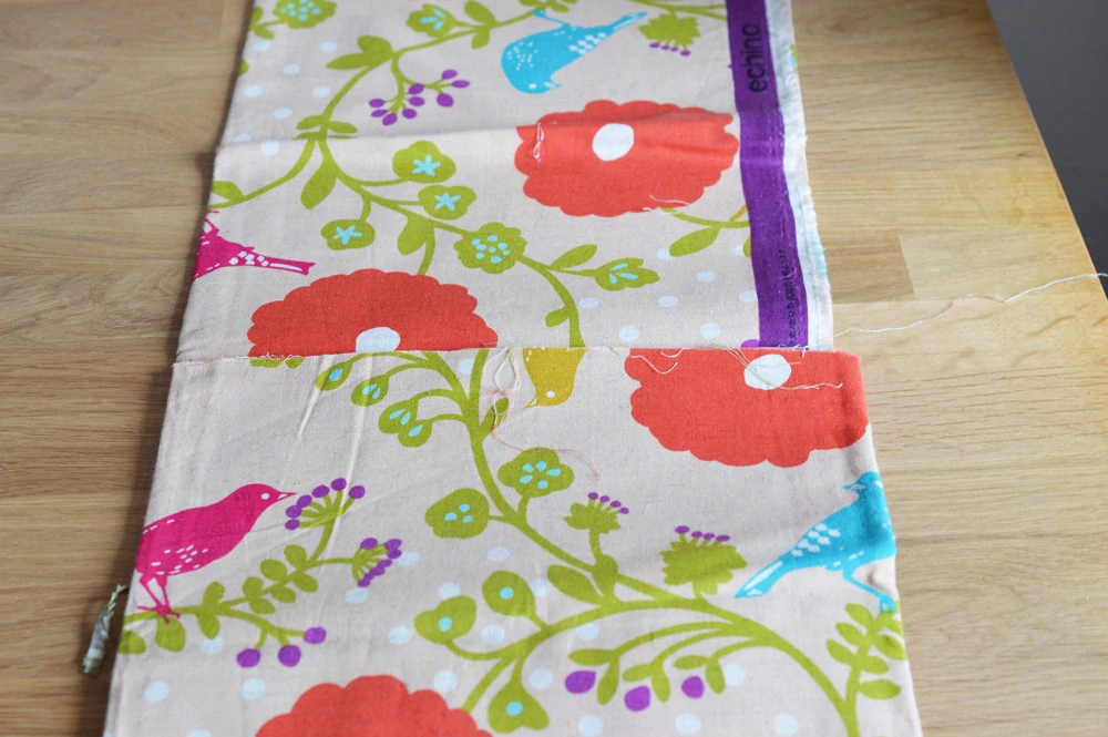 Ptáci ve větvích na světlém - echino