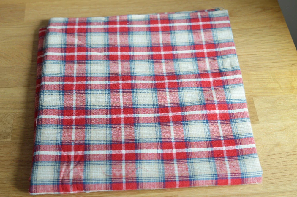 Červenobéžové kostky s béžovým kárkem
