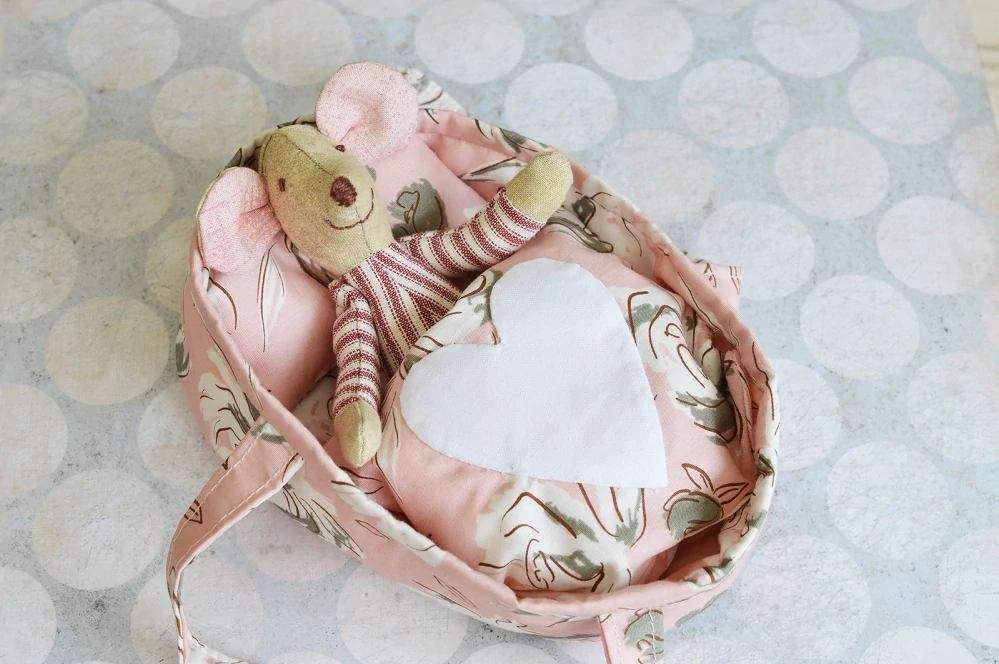 Myší korbička růžová (výška zvířátka 14 cm)