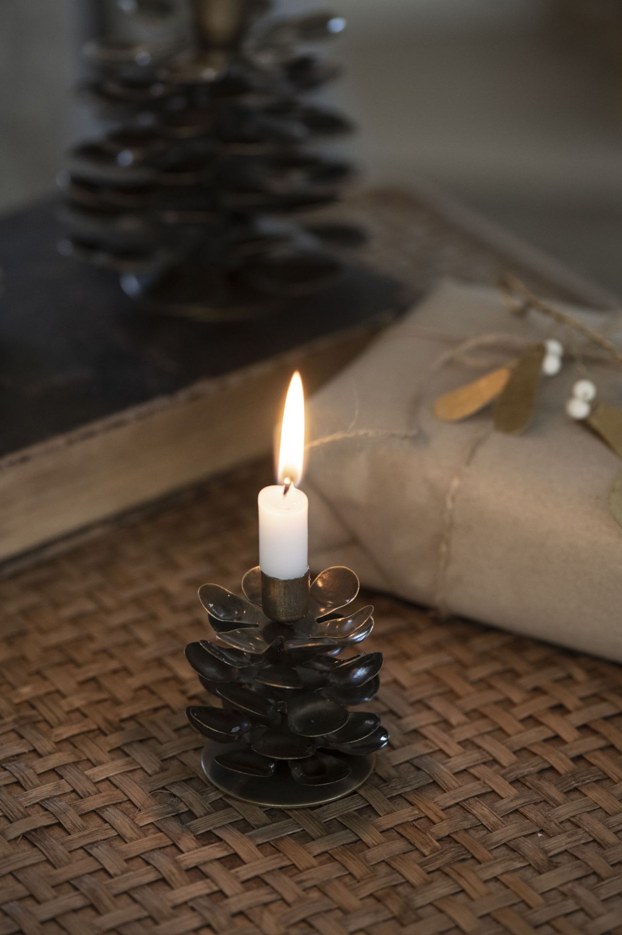 Kovový svícínek Cone Brass 6 cm