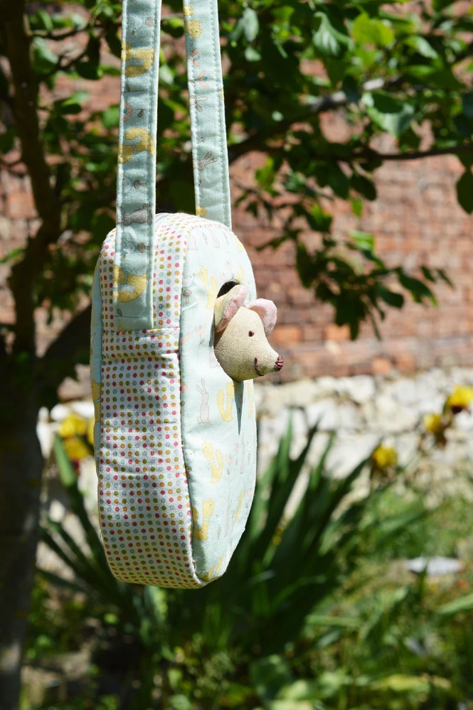 Taštička (nejen)pro myšku (zvířátko 14 cm, popruh 65 cm)