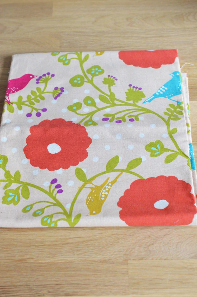 Ptáci ve větvích na světlém - echino