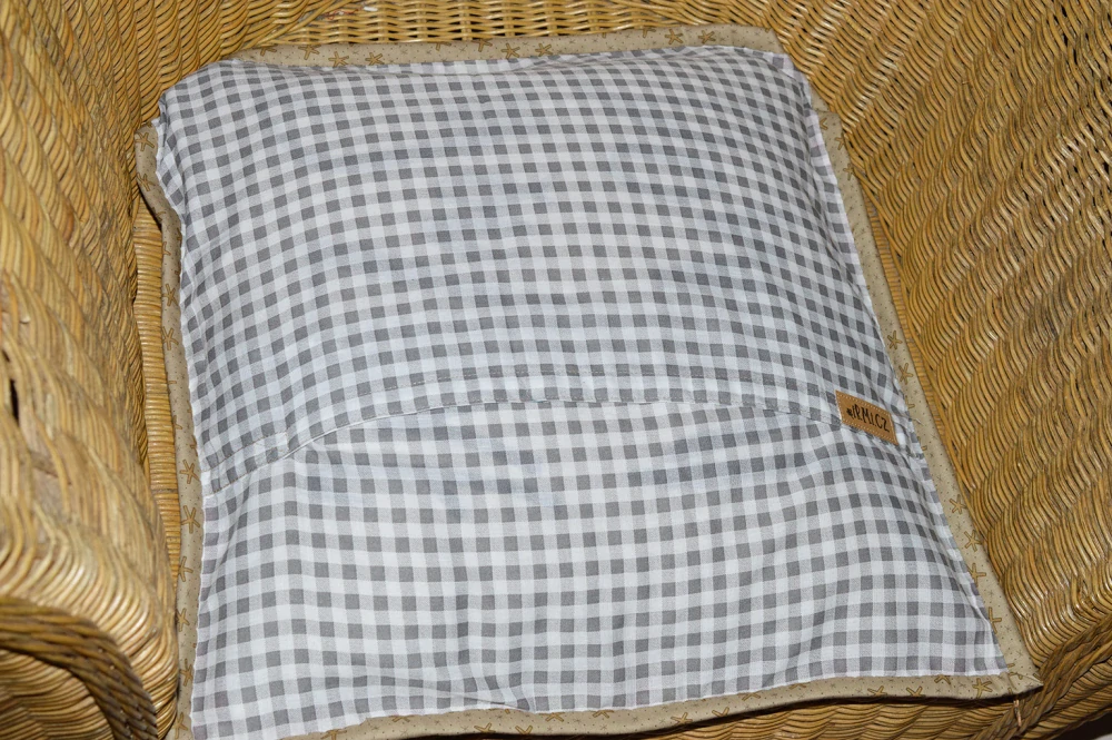 Tak trochu holčičí - polštář 45 x 45 cm