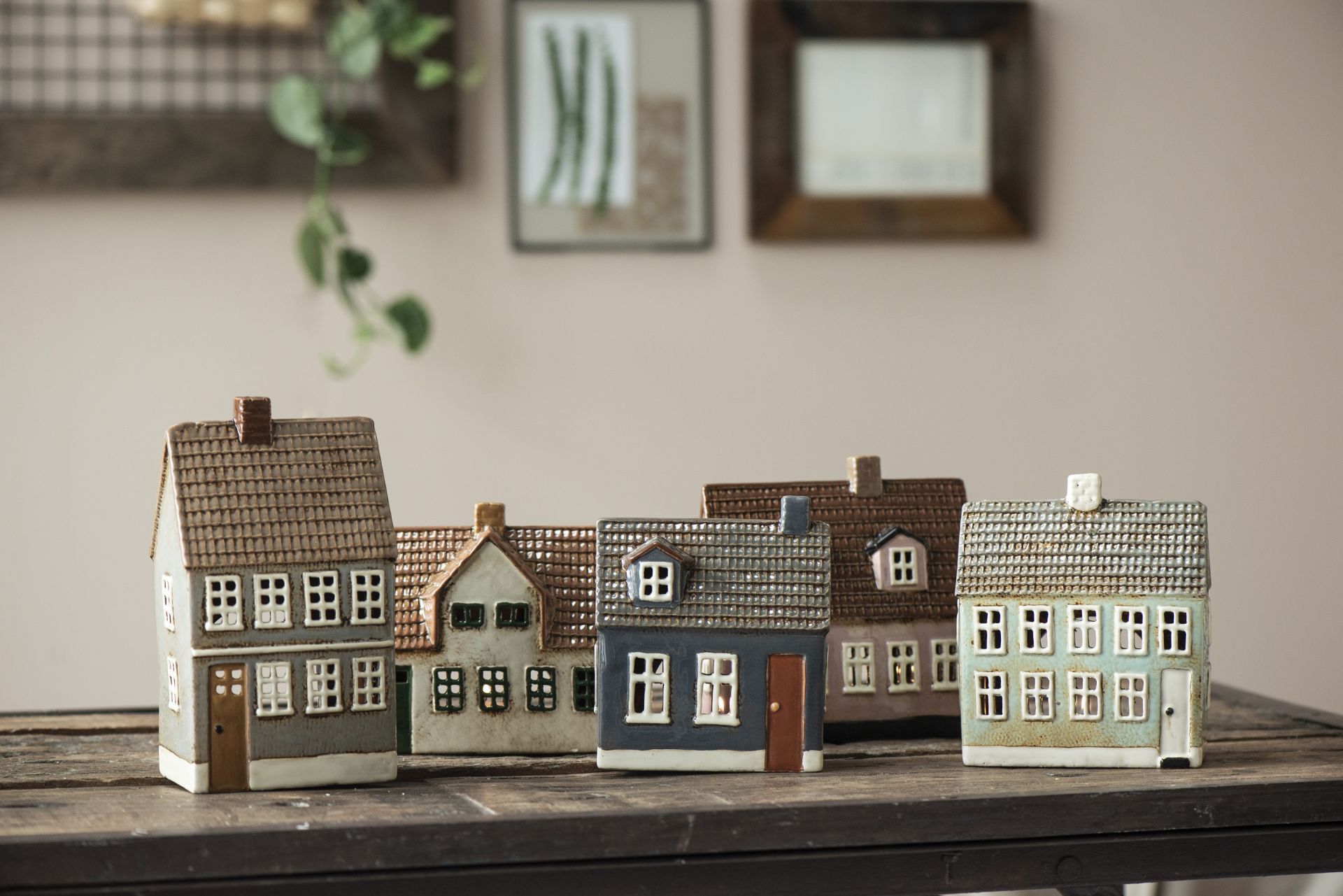 Keramický svícen My Home Town Brown Door