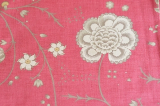 Velké květy na světle červené