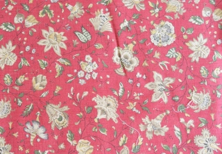 Béžové květy se zeleným na červené