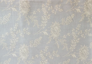 Béžové květy na šedé