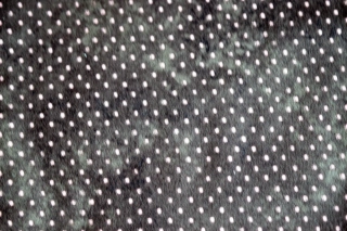 Růžové puntíky na černé